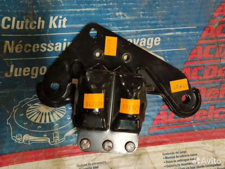 Опора двигателя LT1