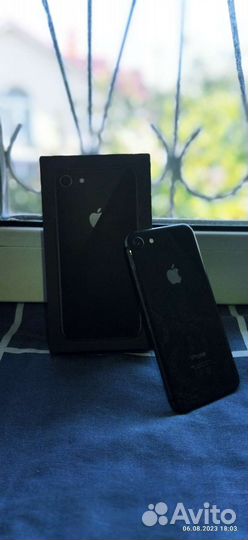 Телефон iPhone 8 64 gb
