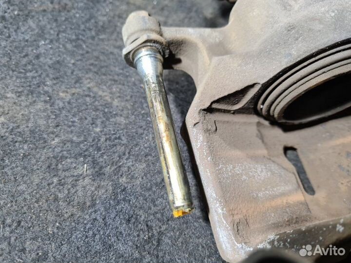 Суппорт тормозной передний Nissan X-Trail T31