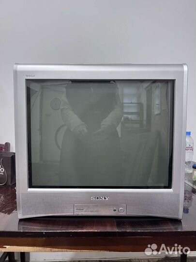 Телевизор Sony Wega Trinitron + кронштейн