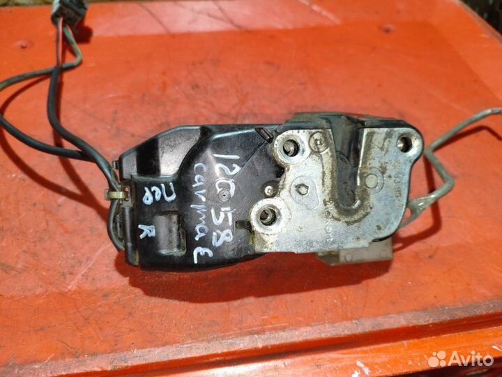 Замок двери передний правый Toyota Carina E седан