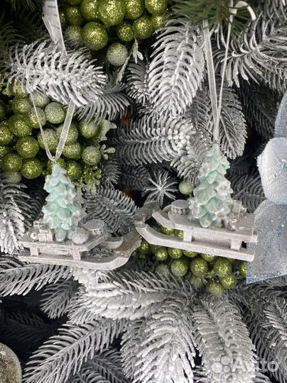 Новогодняя елочная игрушка Сани с ёлкой