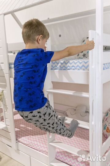 Двухъярусная кровать с крышей