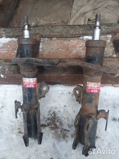 Передние стойки Toyota