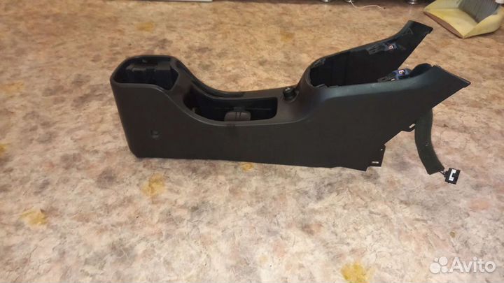 Обшивка багажника, козырек,тоннель центр