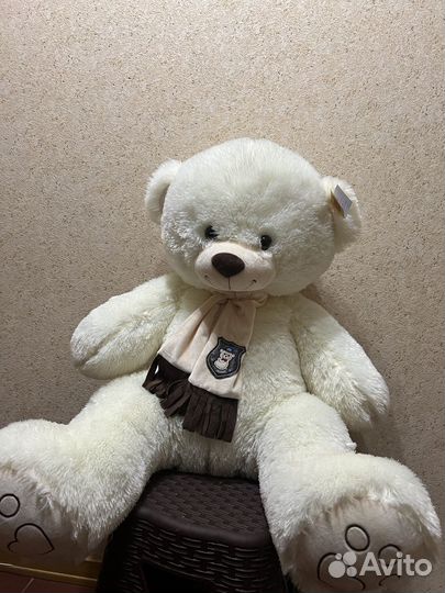 Большой плюшевый мишка