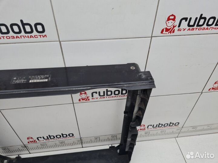 Рамка радиатора Bmw X5 E70 N52B30AF 2007