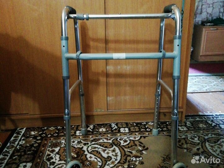 Ходунки для взрослых на колесах