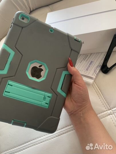 Планшет Apple iPad (2018) 32GB