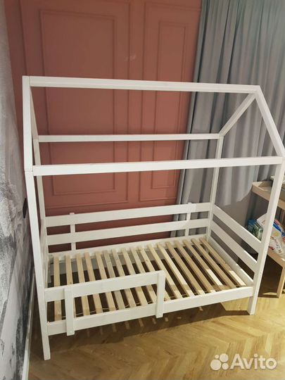 Кроватка домик