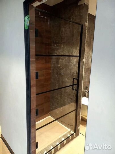 Распашные стеклянные двери