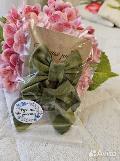 Банты и броши ручной работы