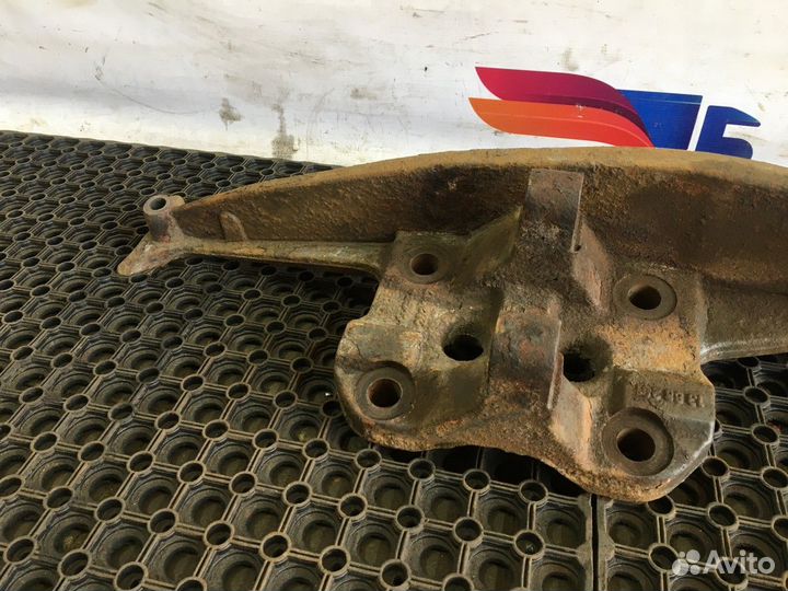 Кронштейн пневморессоры правый