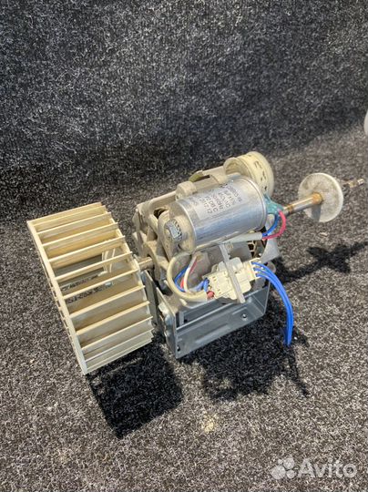 Двигатель от сушильной машины Gorenje