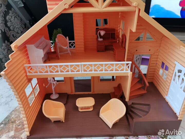 Кукольный домик с мебелью