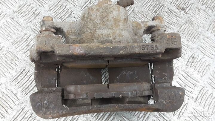 Суппорт передний правый Nissan Qashqai 2 2014