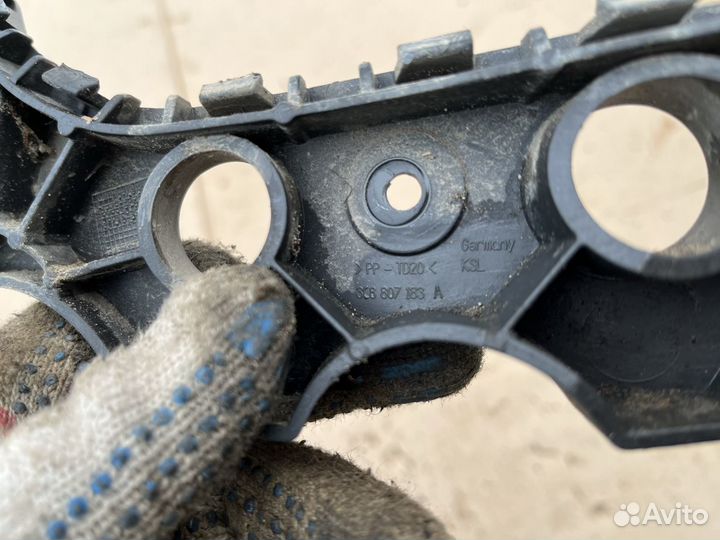 Направляющая бампера Фольксваген Пассат сс