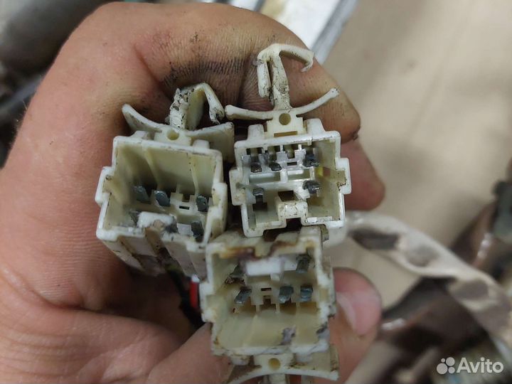 Стеклоподъемник Mitsubishi galant 8