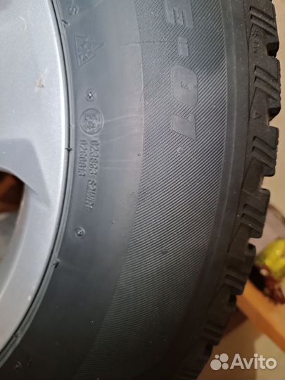 Bridgestone Blizzak Spike-01 225/65 R17 106T