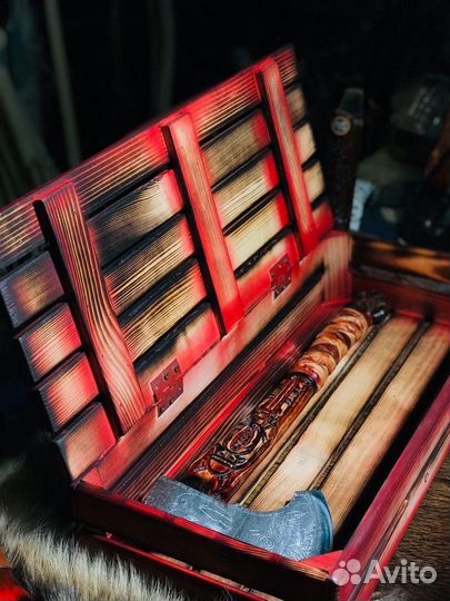 Топор в сундуке ручной работы кованый