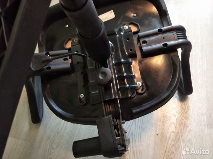 Офисное кресло