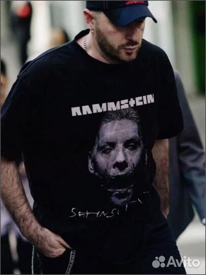 Футболка Vetements Rammstein оверсайз На руках