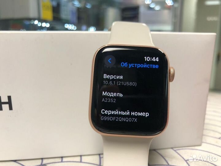 Смарт-часы Apple Watch SE, 44 мм. Gold