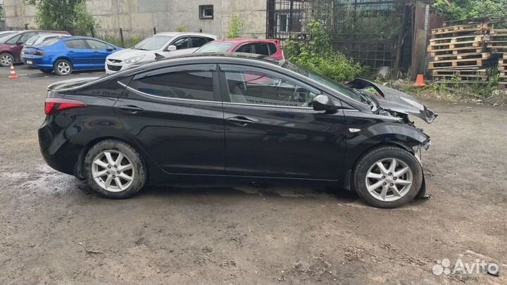 Фонарь задний внутренний левый Hyundai Elantra (MD) 92403-3X220