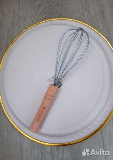 Венчик с деревянной ручкой