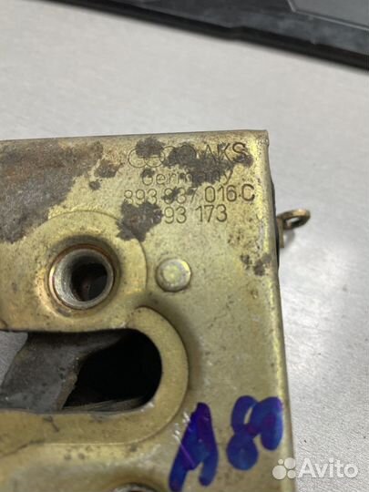 Замок двери передней правой 893837016C