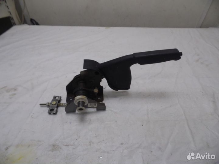 Рычаг стояночного тормоза Hyundai Elantra 2000-201