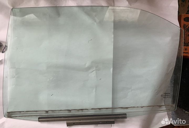 Заднее левое стекло на Toyota Camry и другое
