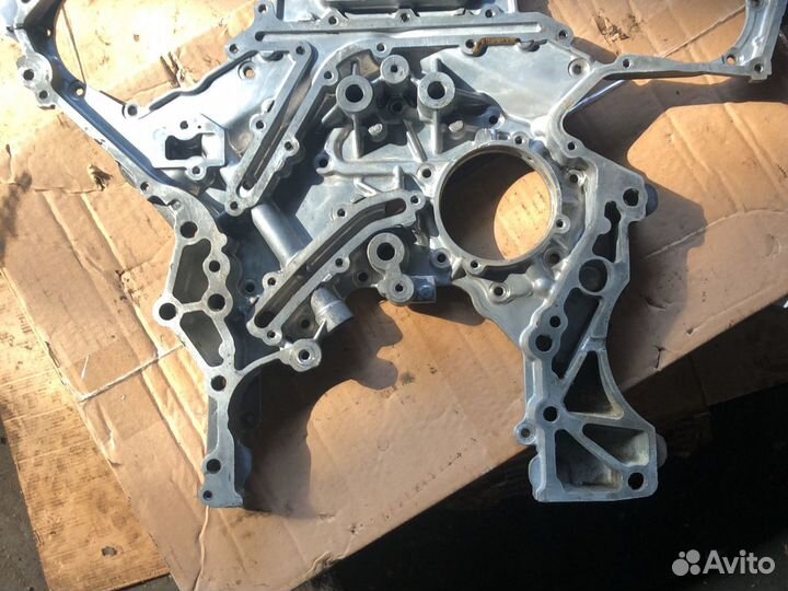 Передняя крышка VQ35HR