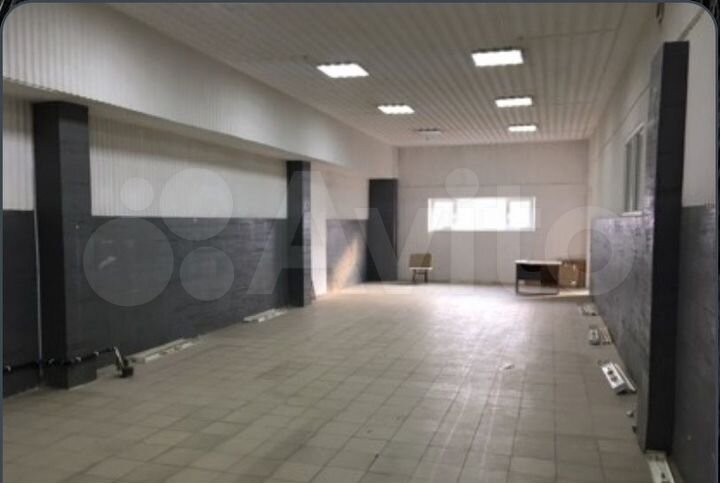 Склады 135 м², 220 м², 257 м², 110 м², офис 17 м²