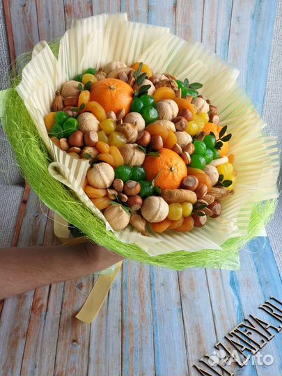 Букеты из сухофруктов и орехов