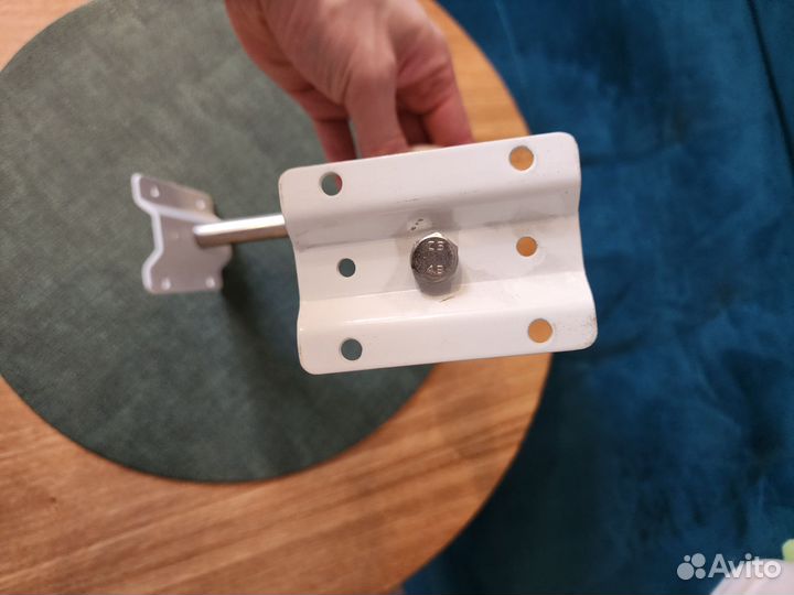 Кронштейн для колонки Behringer CE500A