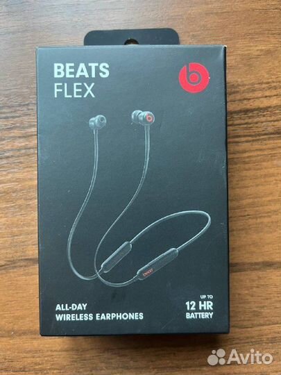 Беспроводные наушники Beats Flex