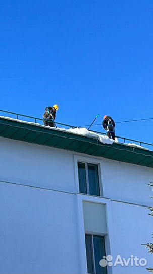 Очистка кровли от снега и наледи