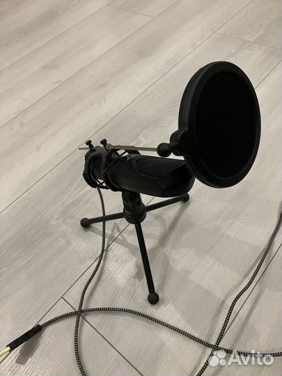 Микрофон Trust GXT232 Mantis