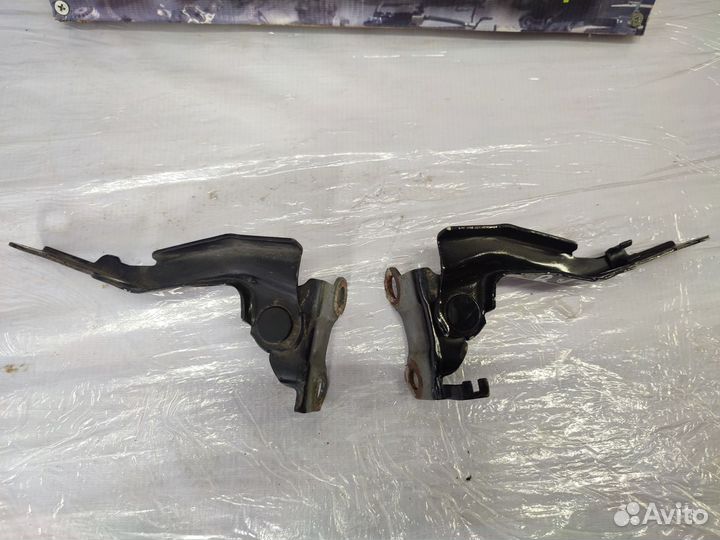 Правая петля капота FAW V5