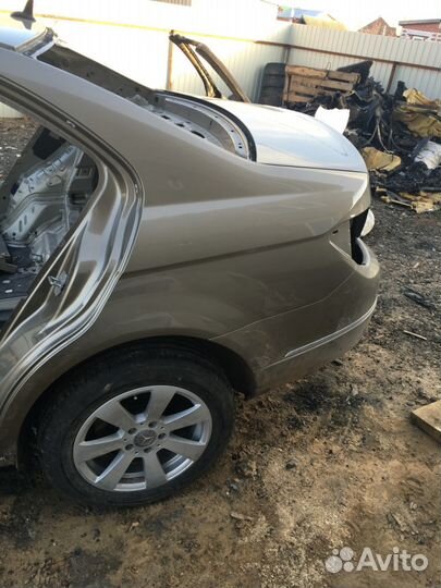 Крыло заднее лонжерон мерседес Mercedes w204 w212