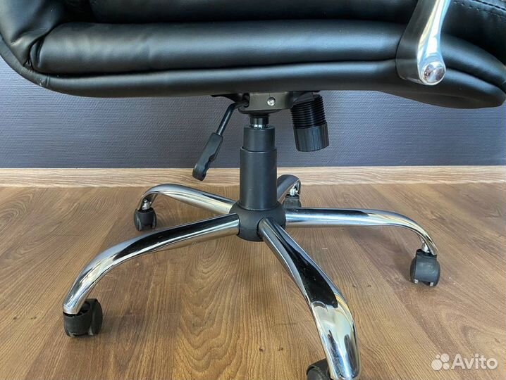 Офисное кресло новое