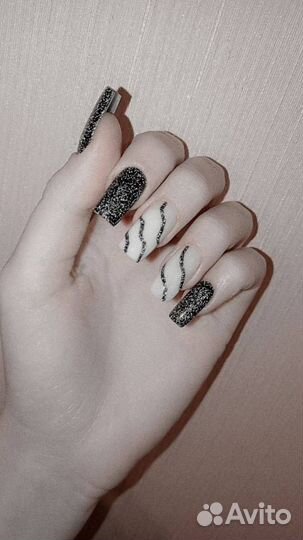 Модель на маникюр