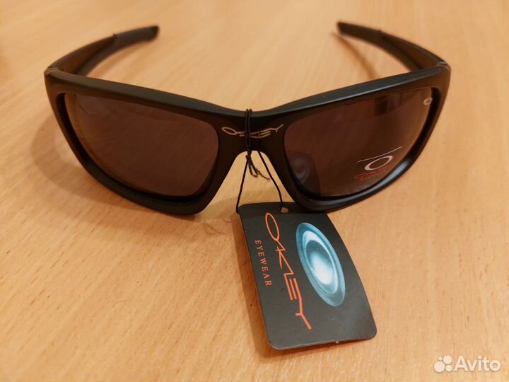 Солнцезащитные очки Oakley