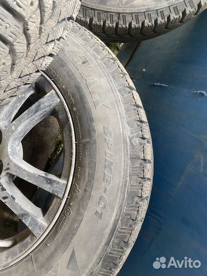 Bridgestone Blizzak Spike-01 205/70 R15 96T