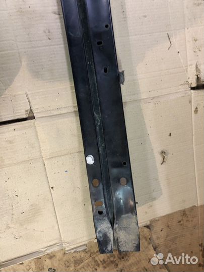 Усилитель переднего бампера Toyota Voxy