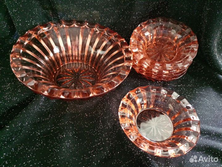 Джемница и розетки камельного стекла