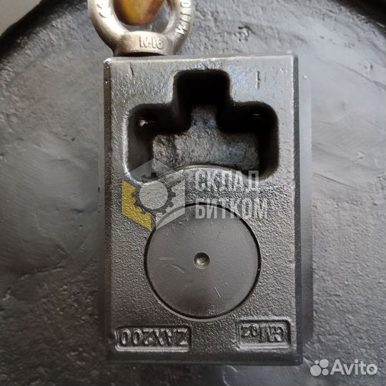 Колесо направляющее / ленивец Hitachi ZX210H