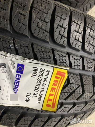 Pirelli Scorpion Winter 2 255/40 R20 и 285/35 R20