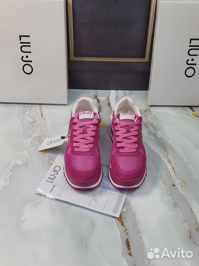 Кроссовки женские Liu Jo розовые LJ1